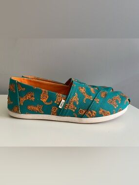 TOMS Shoes Tigers